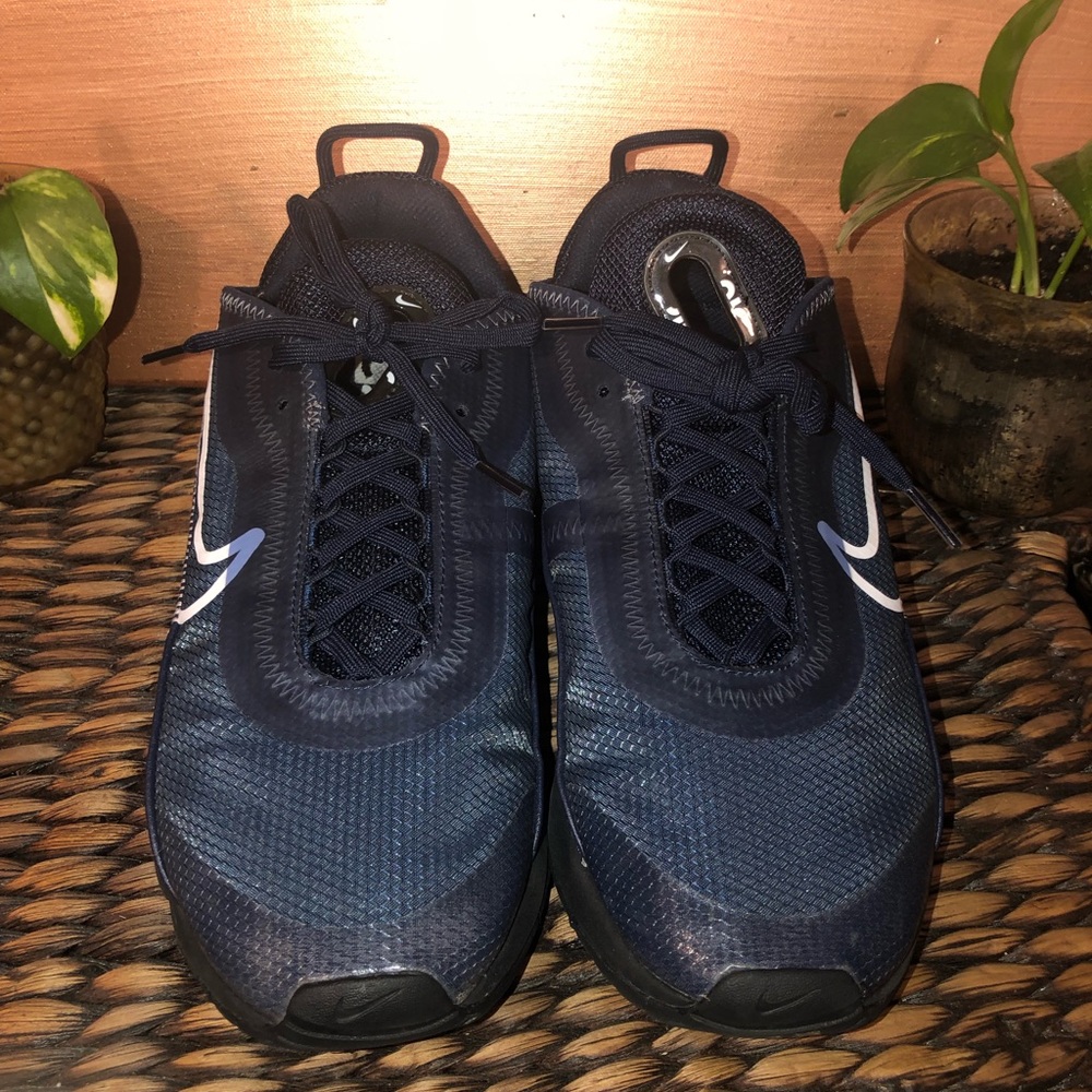 Nike air max 2090 navy blue men’s 8 1/2.